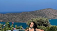 Andreea Raicu, ipostaze sexy în vacanța din Grecia! Vedeta face plajă topless