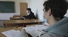 Examenul de Bacalaureat 2020 se desfășoară în condiții speciale. Ce nu au voie să facă elevii în sala de examen