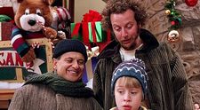 Ce mai fac hoții din “Singur acasă”? Joe Pesci și Daniel Stern sunt de nerecunoscut în prezent