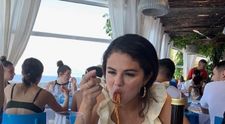 Selena Gomez mănâncă ”ca un copil de cinci ani”. Benny Blanco a dezvăluit ce dietă ține soția lui și fanii sunt oripilați