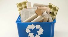 Reguli de bază pentru o reciclare corectă: coșul albastru este dedicat hârtiilor