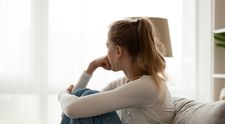 Și-a jelit iubitul zile întregi, iar apoi a aflat că acesta și-a înscenat moartea pentru a pune capăt relației cu ea. Explicația bizară a tânărului i-a șocat pe internauți
