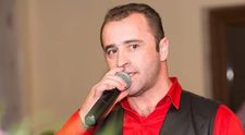 Cântărețul Gică Giurcă a murit, după ce s-a spânzurat în timpul unui apel video cu iubita lui. Mesajul sfâșietor al femeii: „Nu mai am putere”