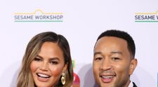 Chrissy Teigen, mesaj pentru John Legend: “Este ca și cum cineva mi-a furat soțul, iubirea vieții. Nu este ciudat?”