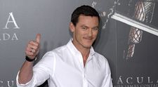 Ți-l mai amintești pe Luke Evans în rolul lui Vlad Țepeș? Iată cum arată în prezent renumitul actor