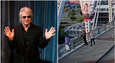 VIDEO Jon Bon Jovi a salvat o femeie care voia să se arunce de pe un pod! Tot momentul a fost filmat: „Jos pălăria în fața lui!”