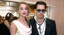 De râsu’ – plânsu’. Johnny Depp își acuză fosta nevastă că și-a făcut nevoile în patul conjugal