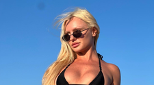 Alexandra Stan a aprins din nou imaginația fanilor. Cântăreața a apărut într-un costum de baie minuscul: 