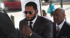 Starul R&B R. Kelly, găsit vinovat pentru abuz sexual și relații intime cu minori