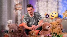 Orlando Bloom spune povești de adormit copiii, iar cei mici o să-l adore pentru asta
