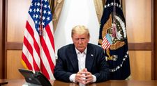Bolnav de Covid-19, Donald Trump a ieșit din spital ca să salute mulțimile. Cum au reacționat medicii
