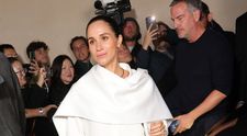 Meghan Markle, din nou în lumina reflectoarelor! Soția prințului Harry, apariție surpriză la Paris Fashion Week într-o ținută atipică