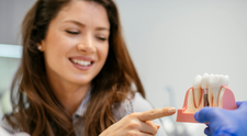 VIDEO Mituri despre implanturile dentare: 
