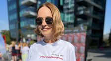 Andreea Marin, în sandale cu toc înalt și blugi rupți. Unii admiratori au luat-o la rost: „Sincer, la tine nu mă așteptam”