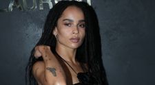 Fiica lui Lenny Kravitz, Zoe, a pozat dezbrăcată, cu dedicație pentru Donald Trump