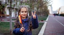 În sfârșit, liberi! Fericirea copiilor spanioli după ce li s-a permis să iasă din case după 6 săptămâni