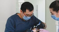 (P) Ce să nu mănânci dacă porți un aparat dentar