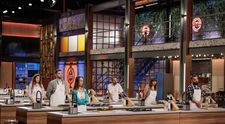 Decizie fără precedent în bucătăria MasterChef! Cei trei Chefi au trimis toți concurenții rămași în competiție la testul sub presiune! Ce vor găti de data aceasta