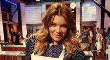 Gina Pistol, cu parul scurt si inchis la culoare. Nici cei mai infocati fani ai sai nu au recunoscut-o asa. Uite cat de schimbata e