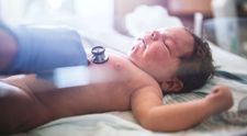 Un nou-nascut si-a surprins mama inca din primele secunde de viata. De ce a devenit acest bebelus vedeta internetului