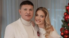 Cristi Borcea, schimbat total din cauza operațiilor estetice. Milionarul a ajuns ținta glumelor, după ce Valentina Pelinel a postat mai multe fotografii alături de el: „Oameni care n-au ce face cu banii și se transformă în monștri”