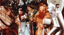Record absolut! Pantofii purtaţi de actrița Judy Garland în „Vrăjitorul din Oz”, vânduţi la licitaţie pentru 28 de milioane de dolari