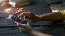 (P) De ce să-ți cumperi un telefon de buget, în loc de ultimul model apărut pe piață? Află motivele