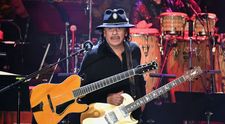 Chitaristul Carlos Santana a leșinat pe scenă, în timpul unui concert