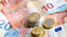 Cum a reușit o româncă să obțină 120.000 de euro după ce mama ei s-a căsătorit cu un italian de 70 de ani