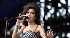 Amy Winehouse, turneu muzical mondial la opt ani de la moarte