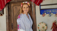 Elena Lasconi despre primul ei job, la un radio din Hațeg: „Urcam în fiecare zi un deal prin pădure ca să ajung într-o baracă de unde emiteam”