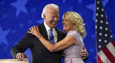 Câinele lui Joe Biden intră în istorie. Este primul cățel vagabond care ajunge la Casa Albă