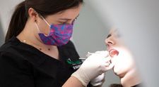 Cum alegem cel mai bun aparat dentar și ce probleme de sănătate putem evita purtând unul