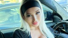 Cum plănuiește un model PlayBoy să cumpere o echipă de fotbal