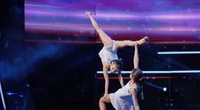 Românii au talent, 13 martie 2026. Sister Duo a îndeplinit visul din copilărie al mamei performând pe scena „Românii au talent”.  Au creat un moment spectaculos de dans contemporan și au „E clar că e multă iubire”