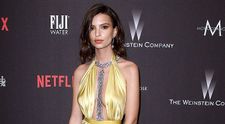 Emily Ratajkowski, vedeta care arată atât de bine încât a renunțat de tot la haine când sta în casă :)