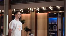 Masterchef 2024, 21 octombrie. Ce preparat a gătit din trei ouă concurentul care a câștigat „Șorțul de aur”. Chefii l-au taxat pe Cristian: „Nu mă așteptam să alegi o variantă ușoară”