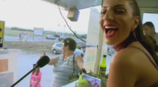 Andreea Tonciu rade din orice! Vezi <span style=