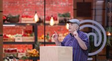 Florin Călinescu intră  în bucătăria MasterChef și îi provoacă pe concurenți să gătească preparatul lui preferat