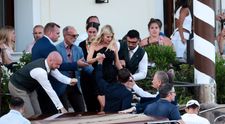 Fiica celui mai puternic om din lume a furat toată atenția la nunta secolului din Veneția! Imaginile cu bărbații care s-au îngrămădit să o ajute, deși era cu soțul, au devenit virale