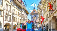 Un român a dezvăluit, pe TikTok, cum e să trăiești în Elveția. ”Ai aproape 10 săptămâni de vacanță pe an... De ce spuneți că Elveția este scumpă?”