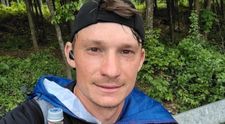 Ultramaratonistul Adrian Șovea, lovit cu mașina de o șoferiță în Mehedinți. Sportivul a ajuns de urgență la spital. Primele informații