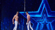 Românii au talent 2020: Oleg Shibetzchii și Timofey Lisovets au făcut acrobații spectaculoase, legați la ochi