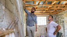 VIDEO O casă construită în grabă pentru Maya și Eliza. „O casă perfectă pentru Visuri la cheie”