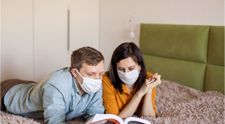 După cât timp pot să fie folosite în siguranță cărțile expuse la noul coronavirus?