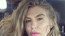 Acum este extrem de sexy si pozeaza provocator. Cum arata Corina in urma cu 13 ani
