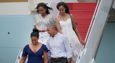 Fiicele lui Barack Obama, Malia și Sasha, două rebele. Cum au fost surprinse la o petrecere a lui Drake