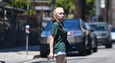 O recunoști? Ziua și schimbarea de look pentru cea supranumită în trecut „fata de aur a Hollywoodului”. Cum arată Amanda Bynes cu sprâncenele albastre
