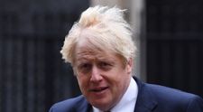 Lui Boris Johnson i-a căzut părul în direct, la TV. Reacția telespectatorilor