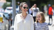 S-a scris că a slăbit prea mult, dar acum arată minunat. Cum a fost surprinsă Angelina Jolie 